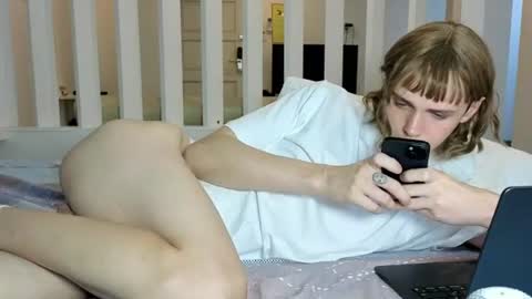ameliamyr online show from June 16, 9:57 pm