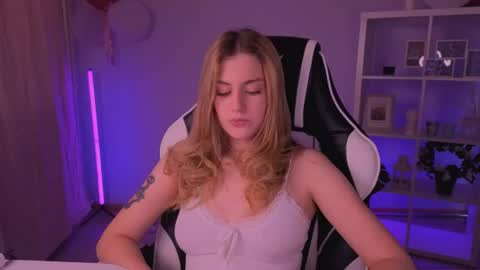 Amelia online show from August 8, 9:42 am