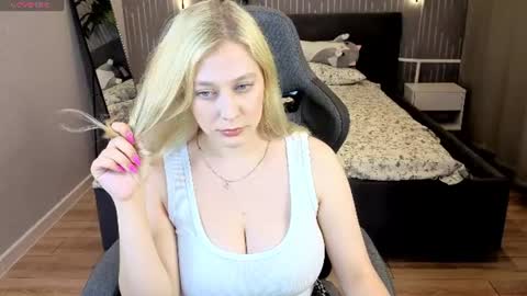 Amelia online show from August 1, 1:28 pm