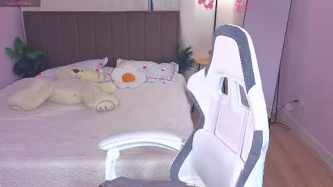 Amelia online show from August 3, 2:24 pm