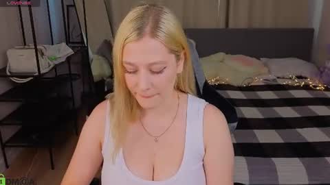 Amelia online show from August 4, 12:13 pm