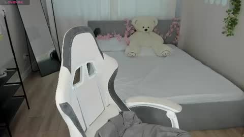 Amelia online show from August 14, 12:42 pm