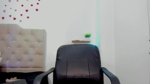 amelie brown online show from July 2, 11:55 am
