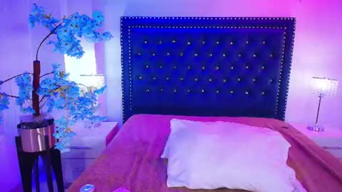 Amelie online show from August 11, 12:18 pm