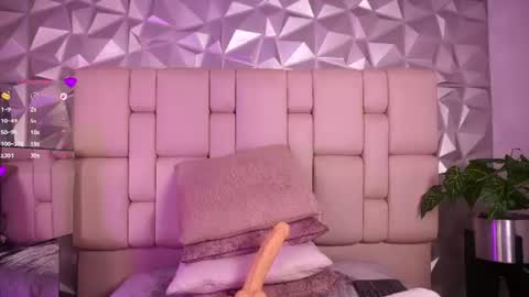 A M E L I E  online show from July 28, 9:54 pm