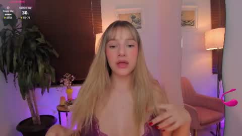 Amelie Graham online show from August 6, 11:37 pm