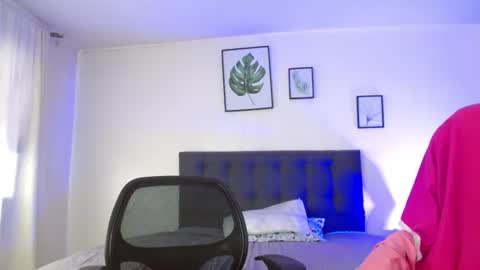 Amelie  online show from August 15, 3:38 pm
