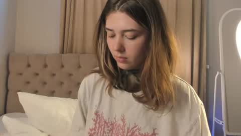 Ameliia castro online show from August 11, 9:00 am