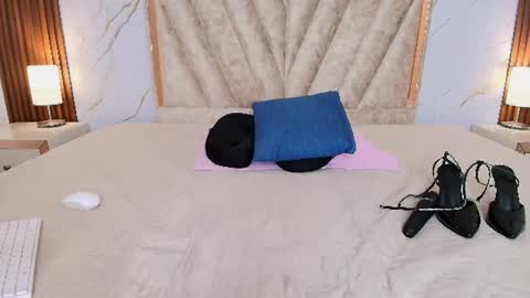 ameliie_saenz online show from August 8, 4:29 pm