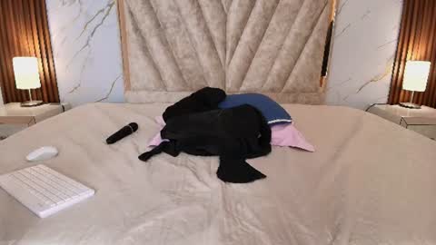 ameliie_saenz online show from August 11, 4:20 pm