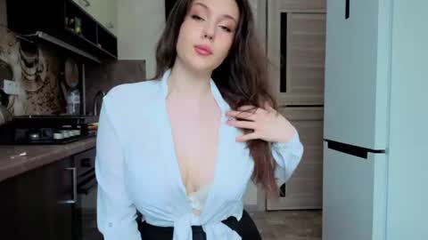 amelyay online show from August 6, 8:02 am