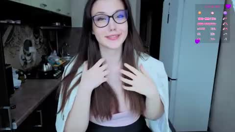 amelyay online show from August 13, 11:35 am