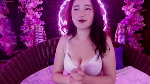 ami_smith online show from August 8, 11:16 pm