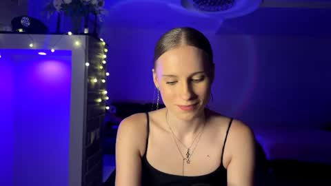 Amily online show from August 17, 8:03 pm