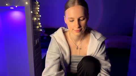 Amily online show from August 17, 11:21 pm