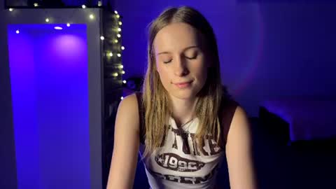Amily online show from August 18, 11:55 pm