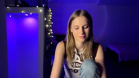 Amily online show from August 19, 1:01 am