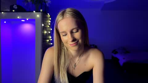 Amily online show from August 22, 11:33 pm