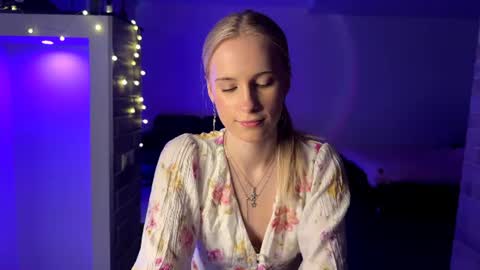 Amily online show from August 23, 3:41 pm