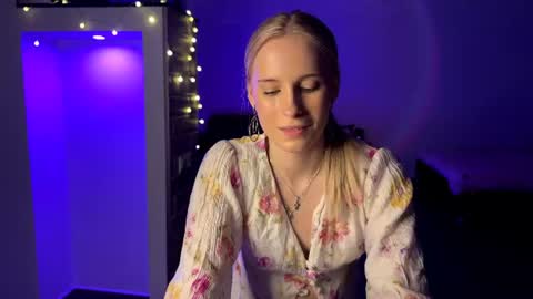 Amily online show from August 23, 4:47 pm