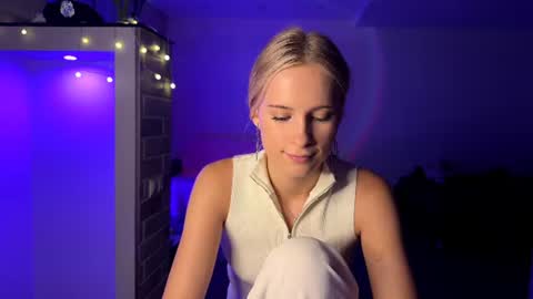 Amily online show from September 9, 7:11 pm