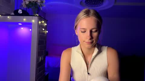 Amily online show from September 9, 8:17 pm