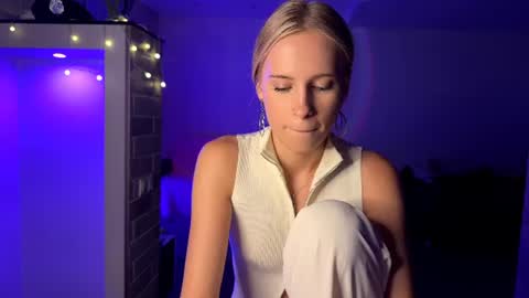 Amily online show from September 9, 9:27 pm