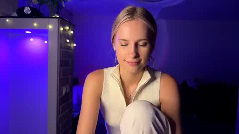 Amily online show from September 9, 10:33 pm