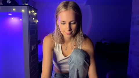 Amily online show from September 10, 9:03 pm