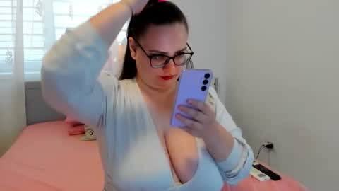 Amira Vyxen online show from August 5, 10:24 am