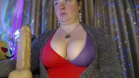 amorelara online show from August 1, 9:15 am