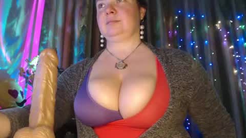 amorelara online show from August 5, 3:10 pm