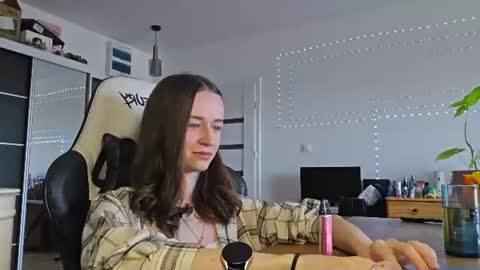 Lexi online show from August 8, 12:16 pm