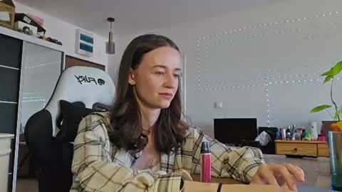 Lexi online show from August 8, 1:22 pm