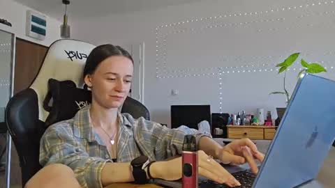 Lexi online show from August 9, 12:17 pm