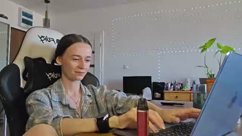 Lexi online show from August 9, 1:23 pm