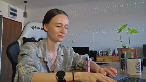 Lexi online show from August 9, 3:35 pm