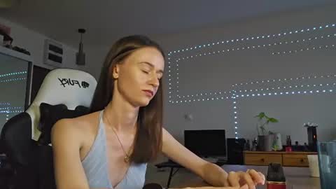 Lexi online show from August 10, 3:35 pm