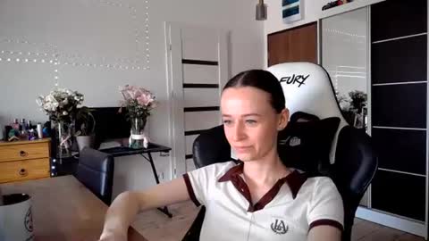 Lexi online show from August 17, 1:05 pm