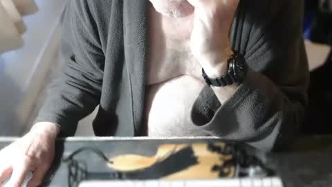 amslave4f online show from August 7, 7:08 am