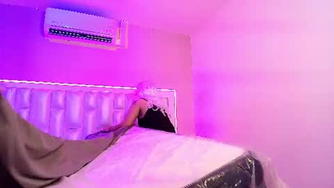 amy_and_aleex online show from August 5, 11:30 am
