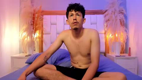 amy_and_aleex online show from August 7, 1:33 pm