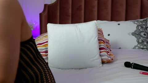 amy_lee19 online show from August 6, 12:20 am
