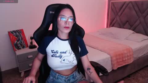 Mia online show from August 8, 10:32 pm