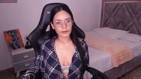 Mia online show from August 11, 6:43 pm
