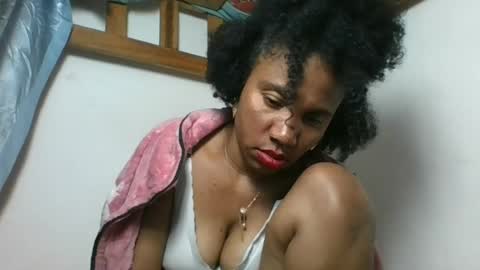 Amyatche online show from August 12, 4:59 am