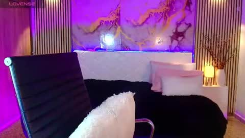 amyjohnsonn online show from July 28, 7:03 am