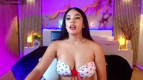 amyjohnsonn online show from July 28, 8:09 am