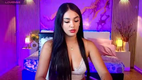 amyjohnsonn online show from July 30, 7:05 am