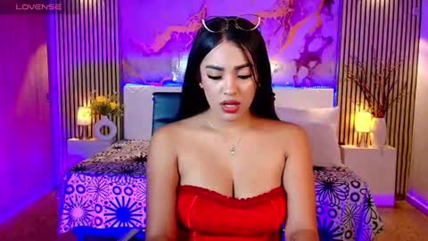 amyjohnsonn online show from August 6, 5:17 am